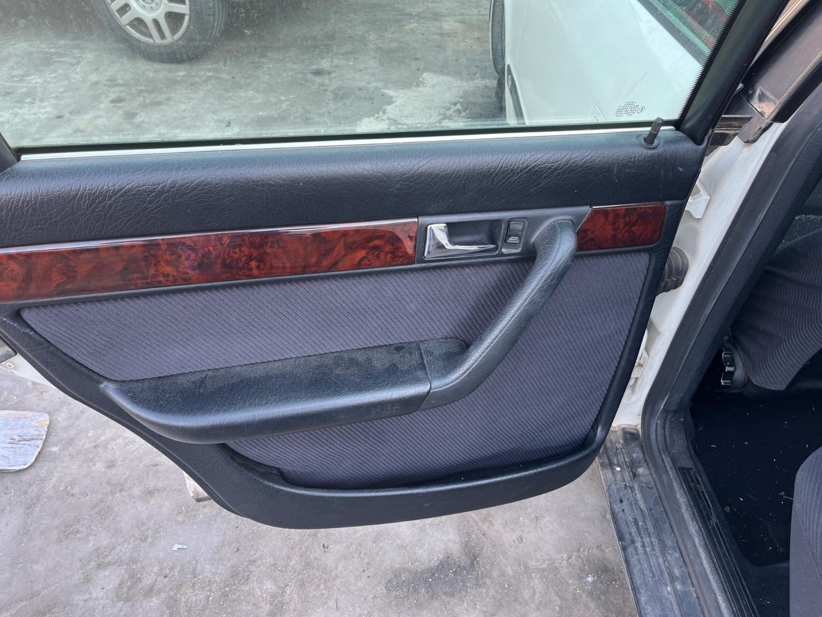 PARAGOLPES DELANTERO AUDI 100 C4 Sedán - recambio desguace - vista 6