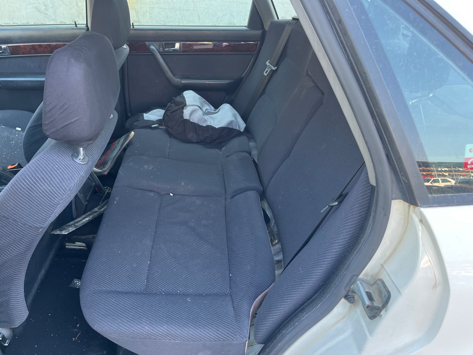 PARAGOLPES DELANTERO AUDI 100 C4 Sedán - recambio desguace - vista 7
