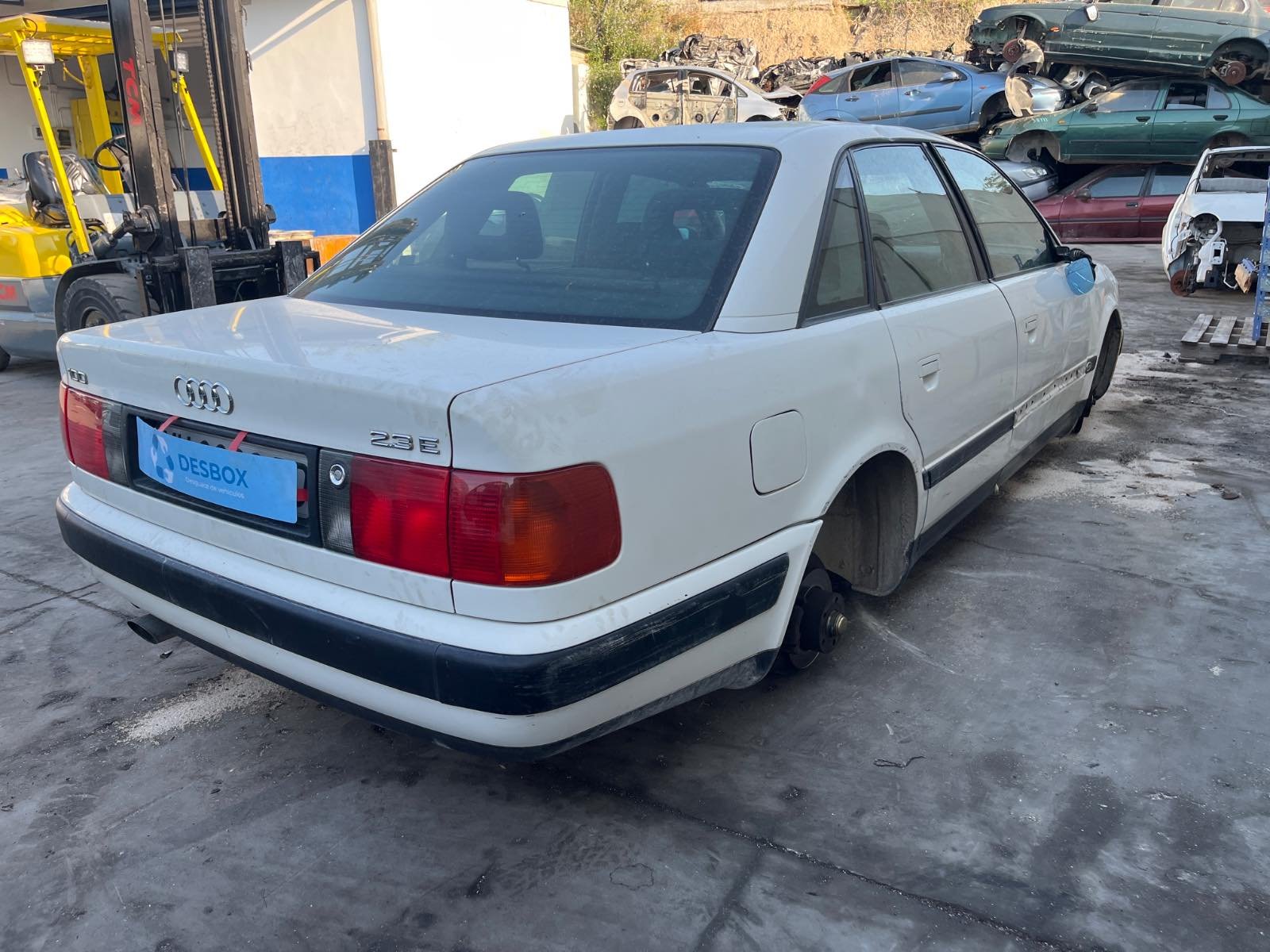 PARAGOLPES DELANTERO AUDI 100 C4 Sedán - recambio desguace - vista 9