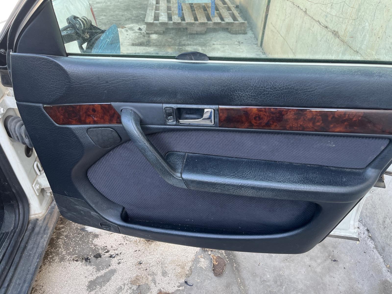 PARAGOLPES DELANTERO AUDI 100 C4 Sedán - recambio desguace - vista 10