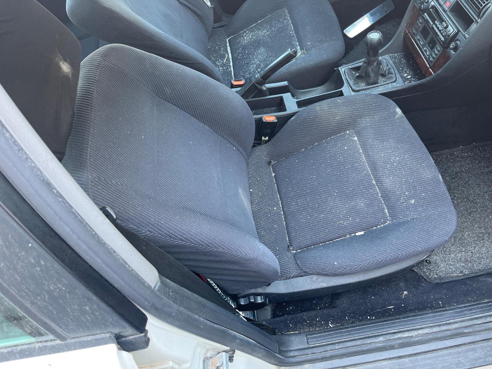 PARAGOLPES DELANTERO AUDI 100 C4 Sedán - recambio desguace - vista 12