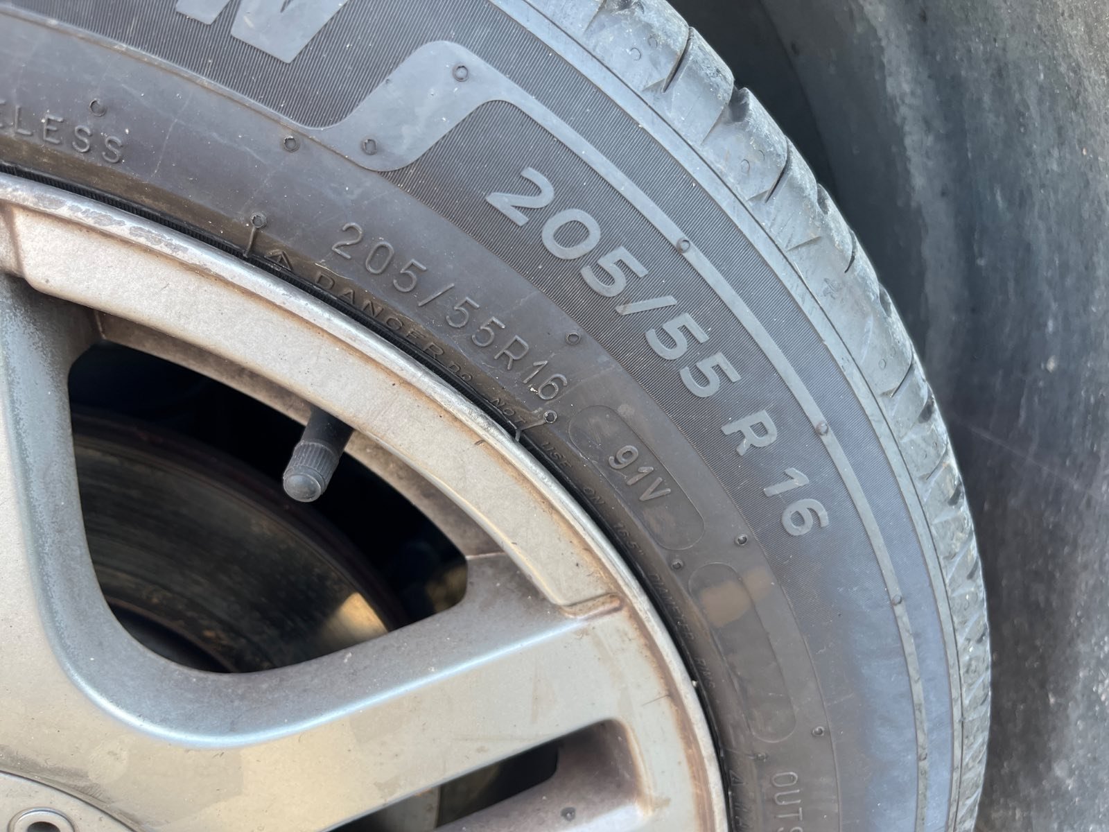 CONDENSADOR / RADIADOR  AIRE ACONDICIONADO VOLKSWAGEN GOLF IV BERLINA (1J1) - recambio desguace - vista 3
