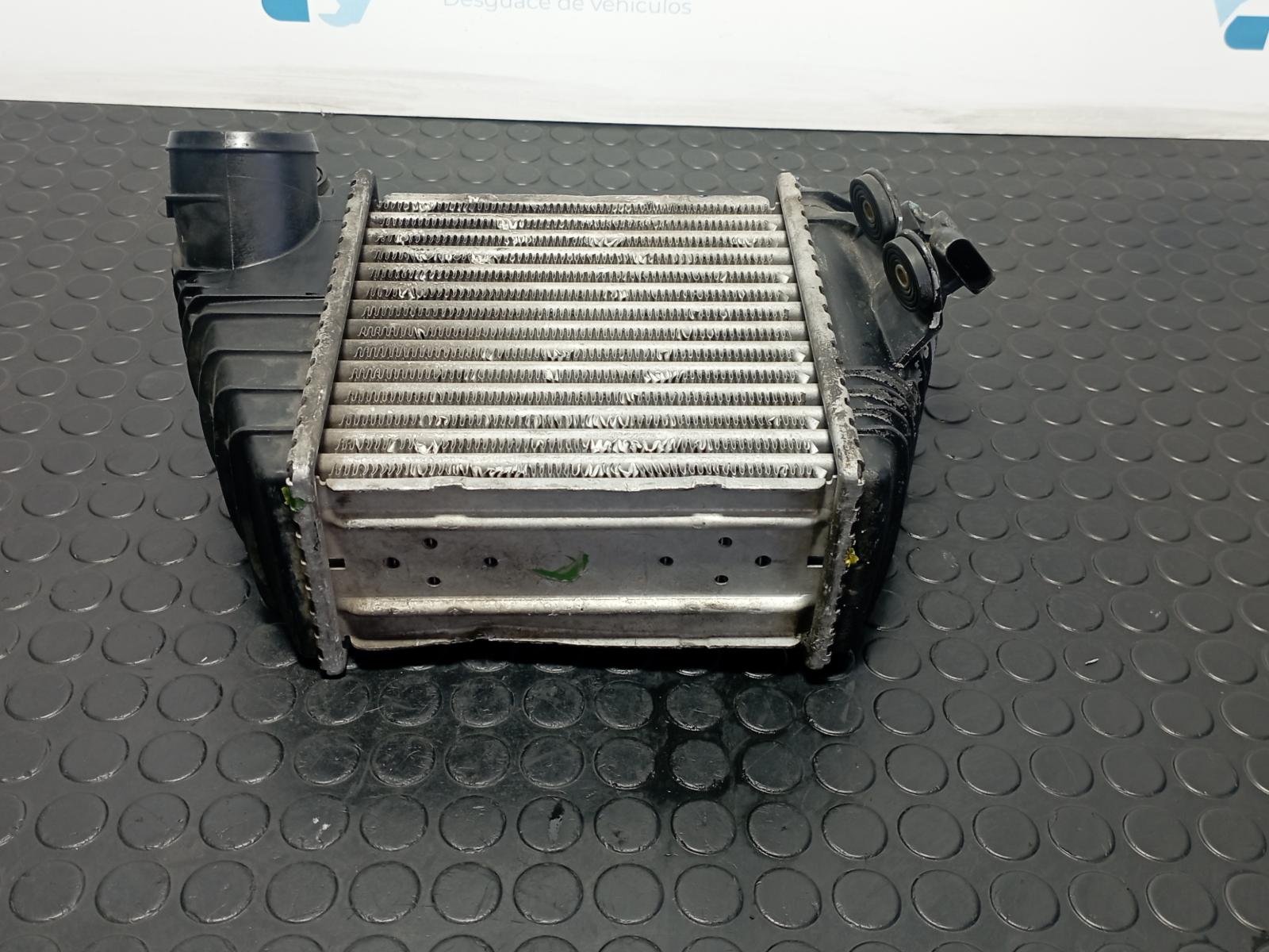 INTERCOOLER VOLKSWAGEN GOLF IV VARIANT (1J5) - recambio desguace - vista 2
