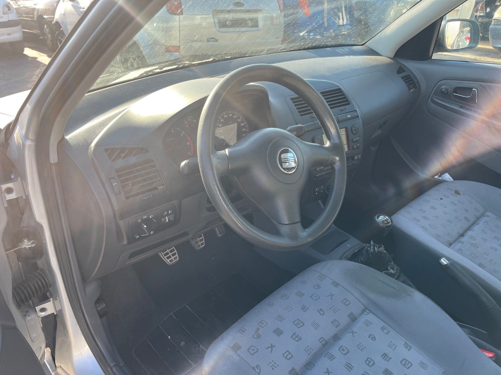 PUERTA DELANTERA IZQUIERDA SEAT IBIZA (6K1) - recambio desguace - vista 4