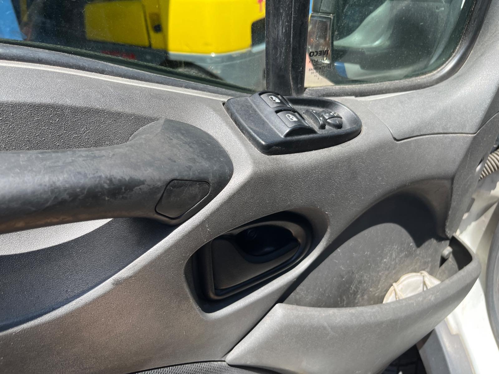 CERRADURA PUERTA TRASERA DERECHA IVECO DAILY VI Caja/Chasis - recambio desguace - vista 11