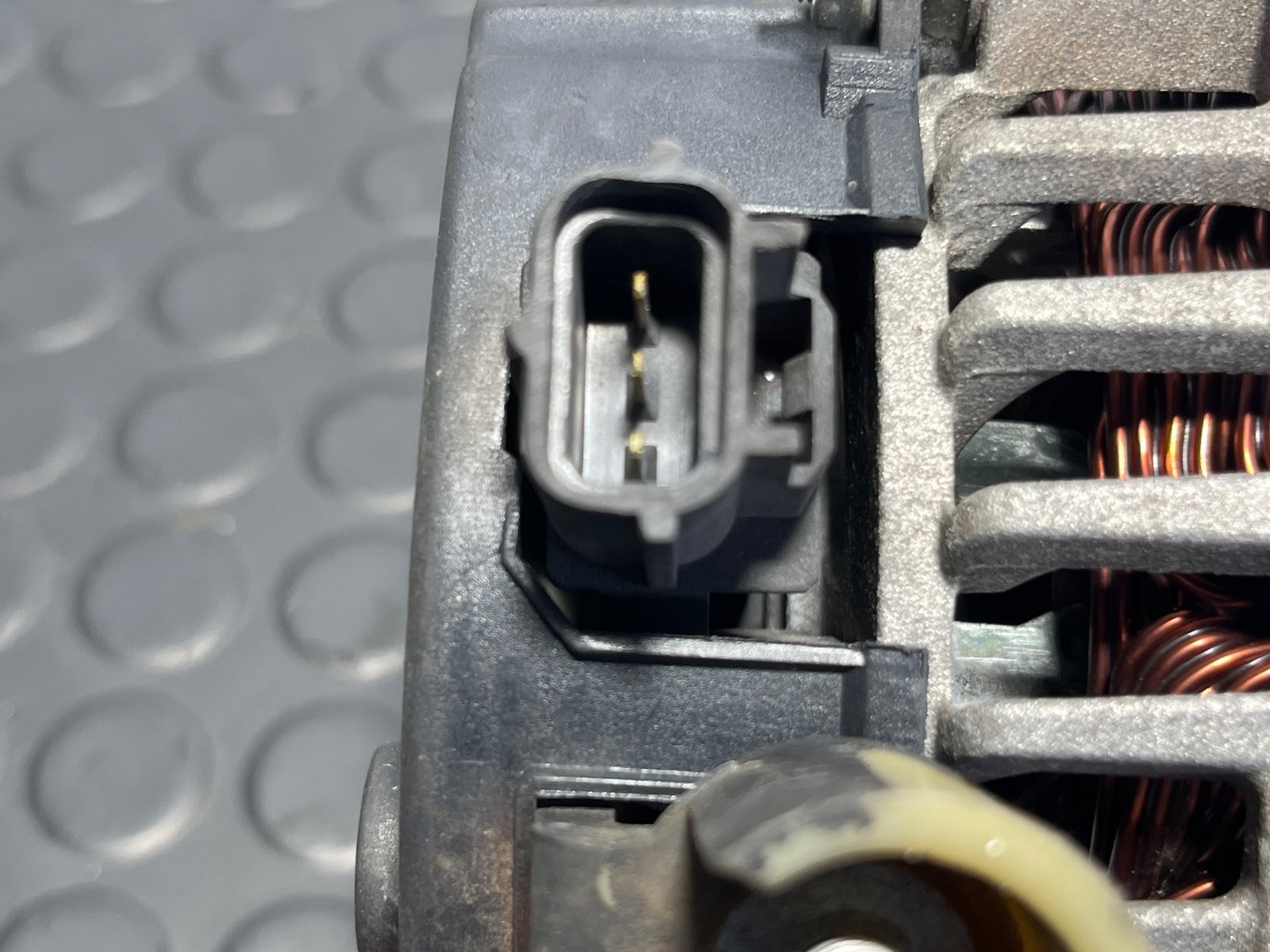 ALTERNADOR FORD FOCUS C-MAX (CAP) - recambio desguace - vista 5