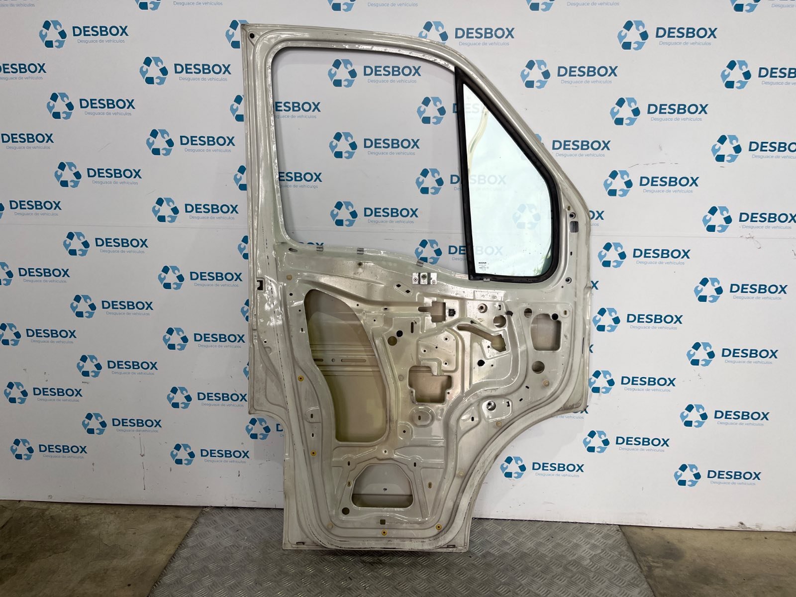 PUERTA DELANTERA IZQUIERDA IVECO DAILY VI Caja/Chasis - recambio desguace - vista 2