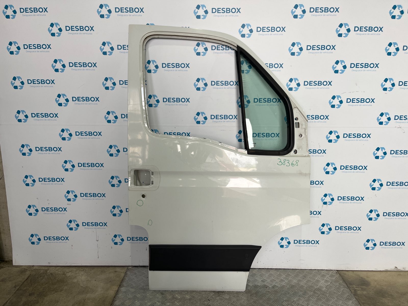 PUERTA DELANTERA DERECHA IVECO DAILY VI Caja/Chasis - recambio desguace
