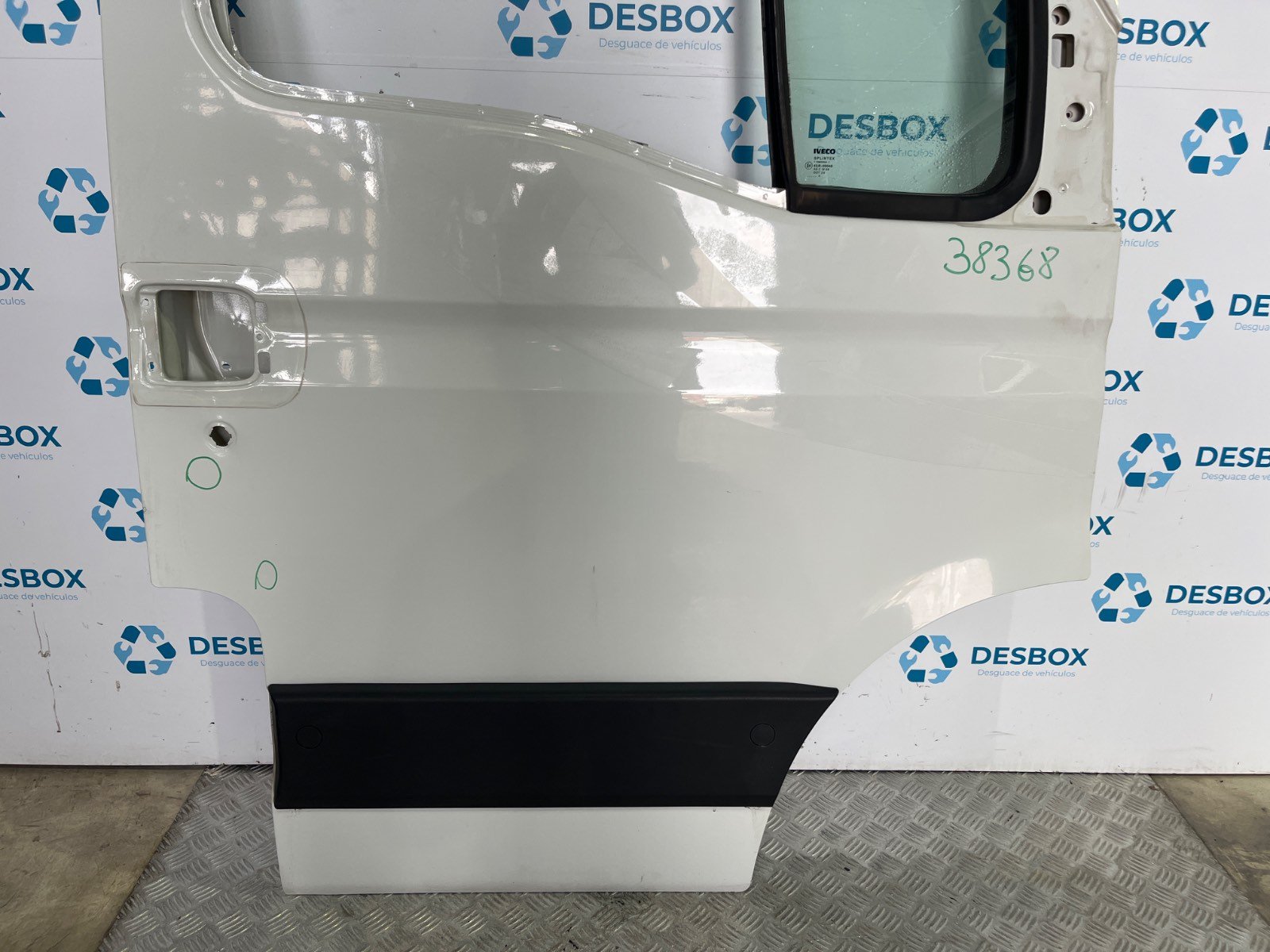 PUERTA DELANTERA DERECHA IVECO DAILY VI Caja/Chasis - recambio desguace - vista 2