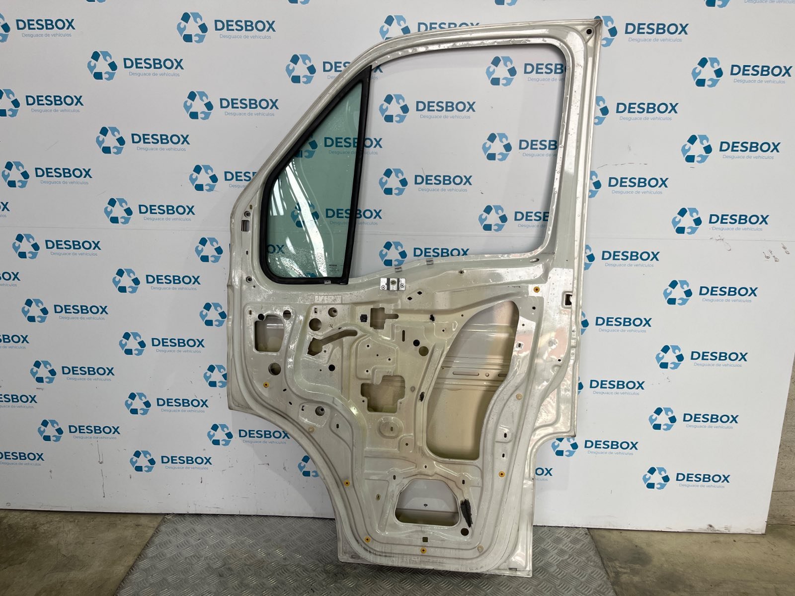 PUERTA DELANTERA DERECHA IVECO DAILY VI Caja/Chasis - recambio desguace - vista 3