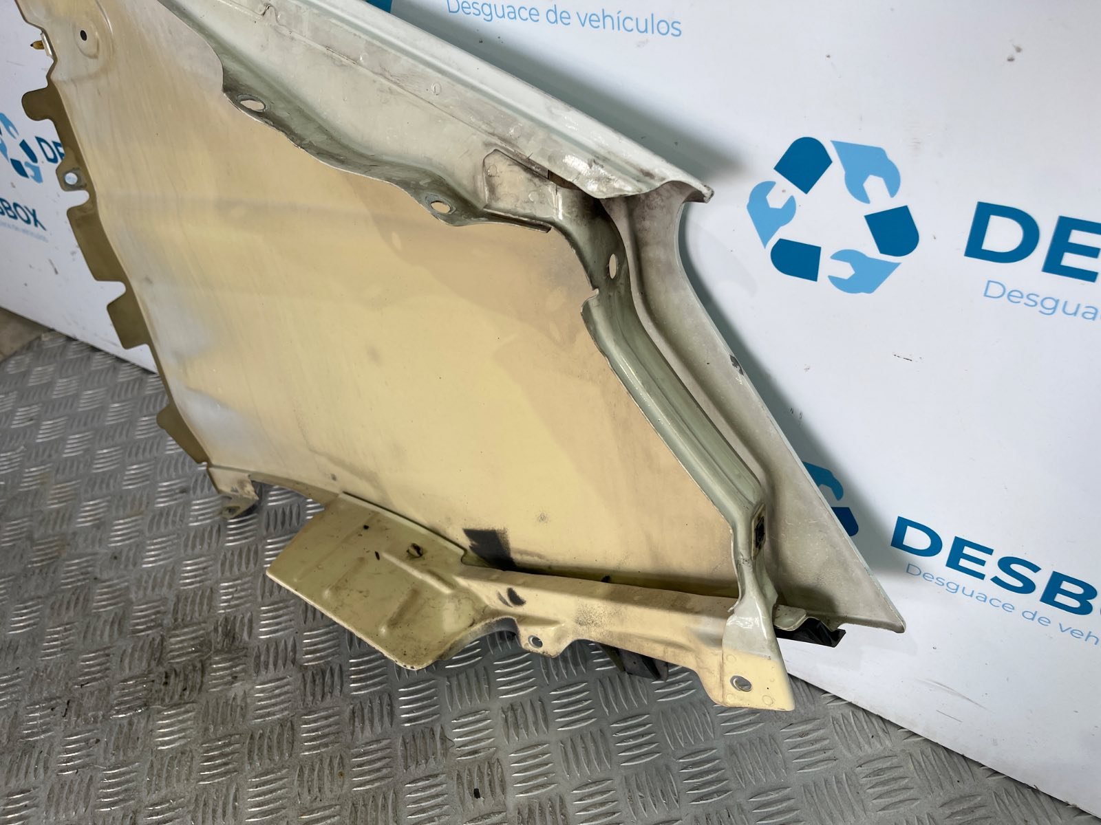ALETA DELANTERA IZQUIERDA IVECO DAILY VI Caja/Chasis - recambio desguace - vista 2