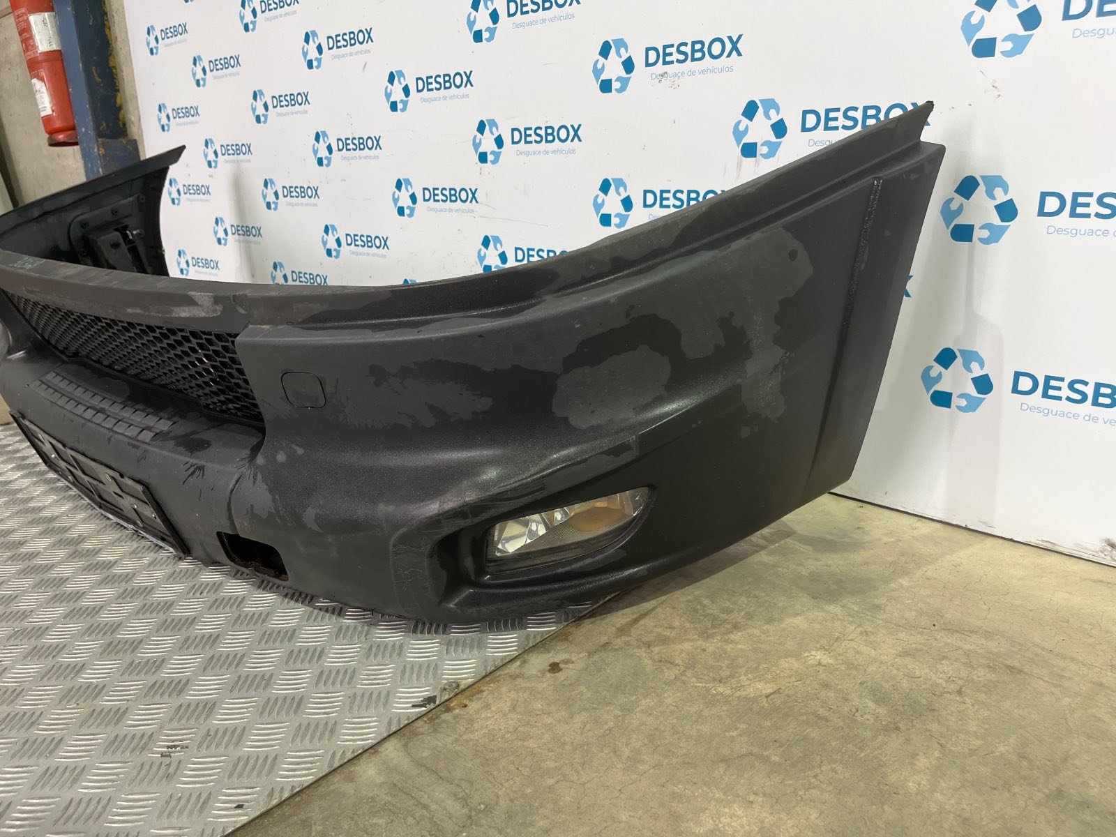 PARAGOLPES DELANTERO IVECO DAILY VI Caja/Chasis - recambio desguace - vista 3
