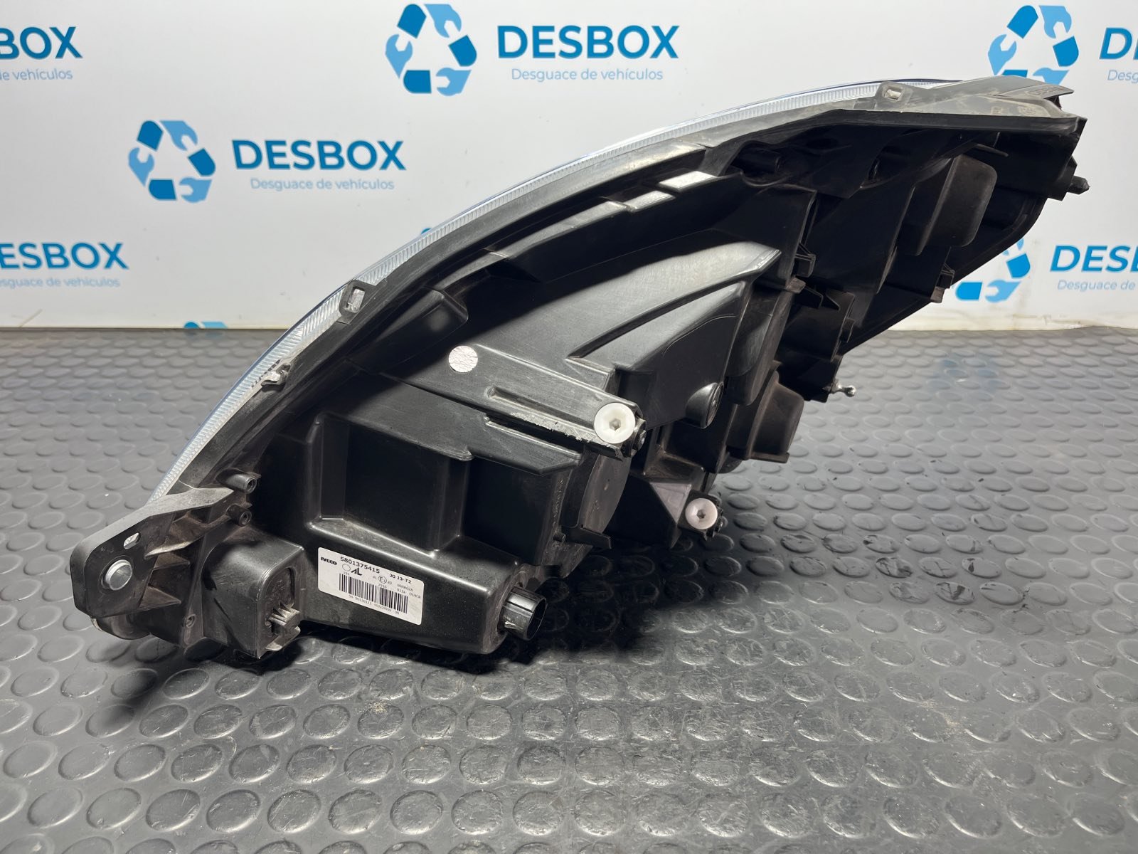 FARO DERECHO IVECO DAILY VI Caja/Chasis - recambio desguace - vista 3
