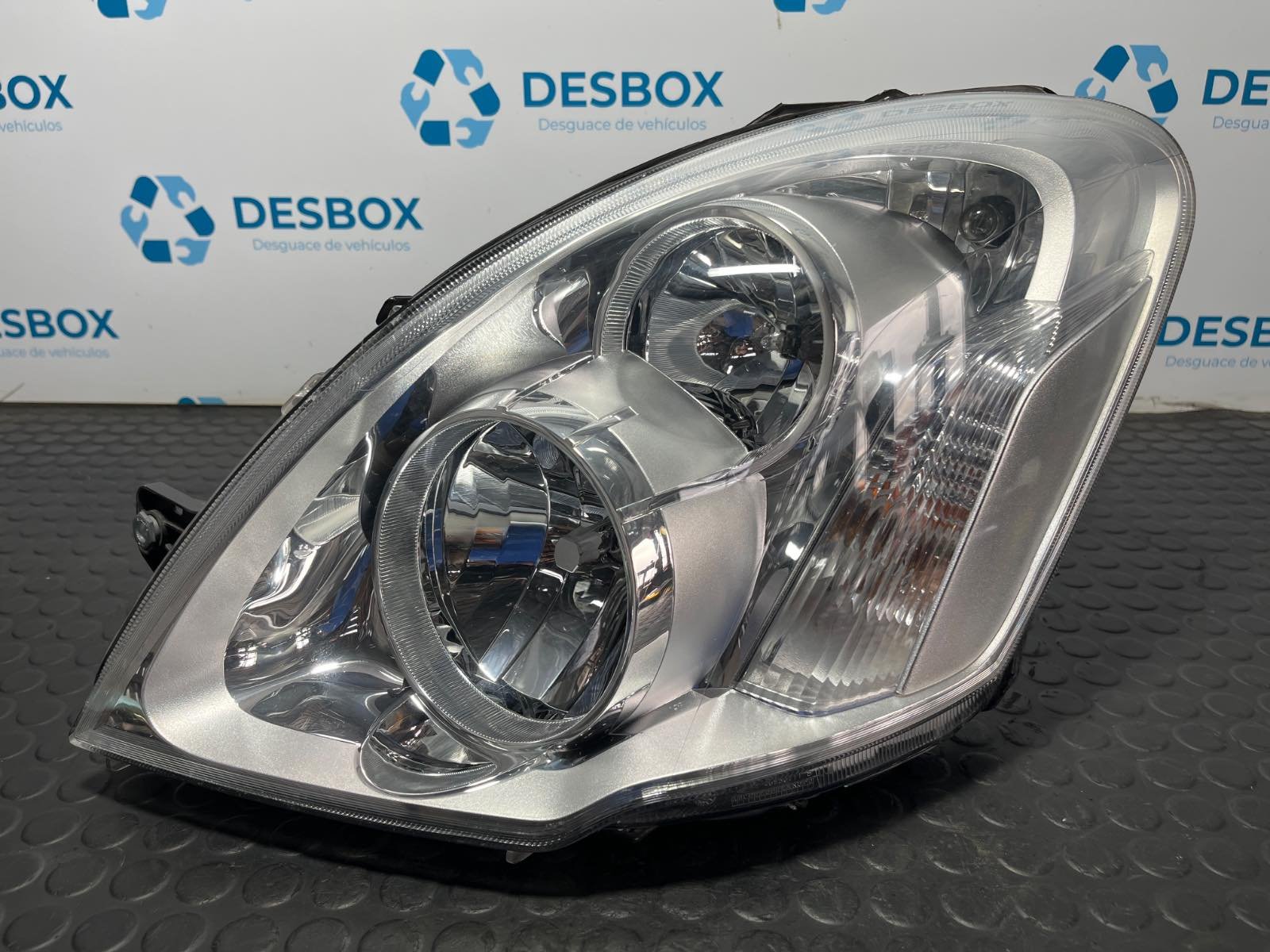 FARO IZQUIERDO IVECO DAILY VI Caja/Chasis - recambio desguace