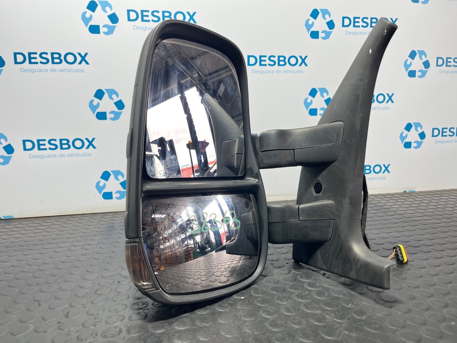 RETROVISOR IZQUIERDO IVECO DAILY VI Caja/Chasis - recambio desguace