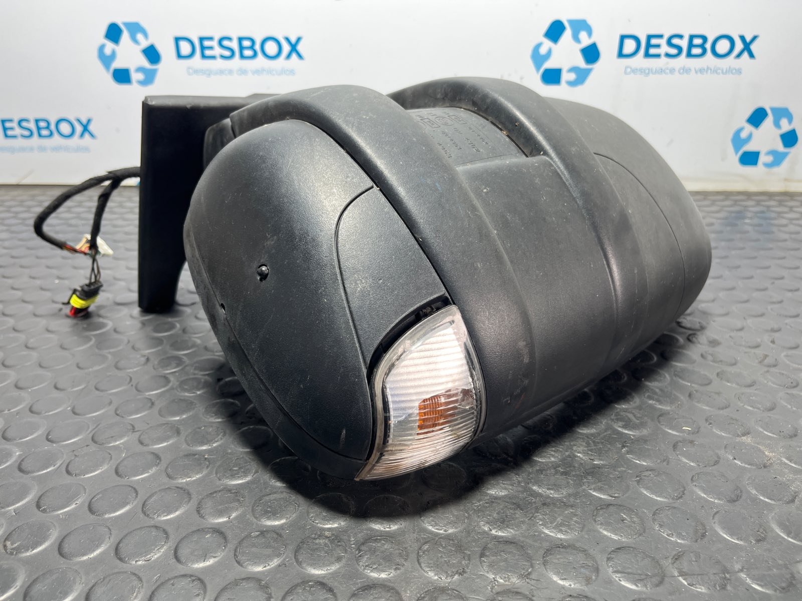 RETROVISOR IZQUIERDO IVECO DAILY VI Caja/Chasis - recambio desguace - vista 3