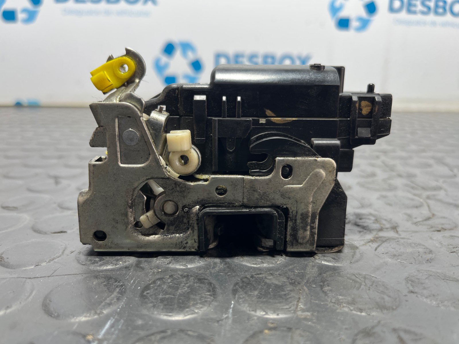 CERRADURA PUERTA DELANTERA IZQUIERDA IVECO DAILY VI Caja/Chasis - recambio desguace - vista 2