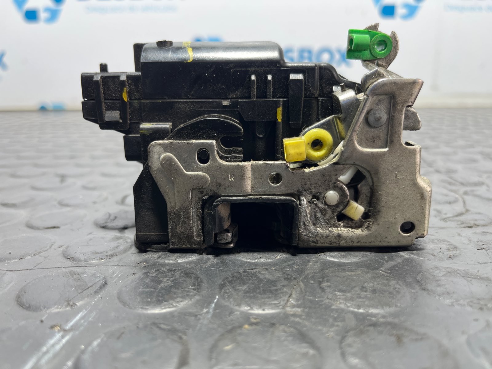 CERRADURA PUERTA DELANTERA DERECHA IVECO DAILY VI Caja/Chasis - recambio desguace - vista 3