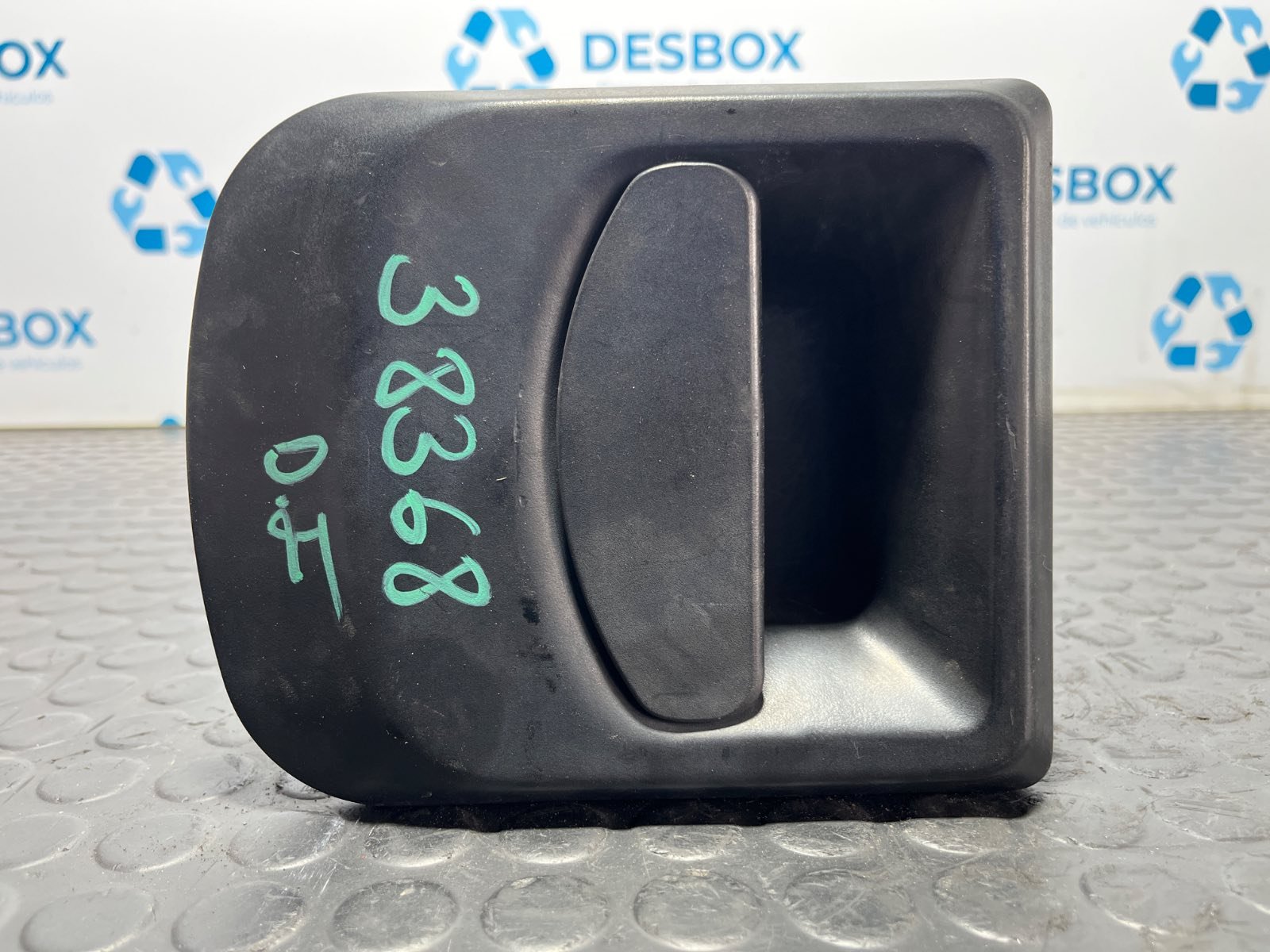 MANETA DELANTERA IZQUIERDA IVECO DAILY VI Caja/Chasis - recambio desguace