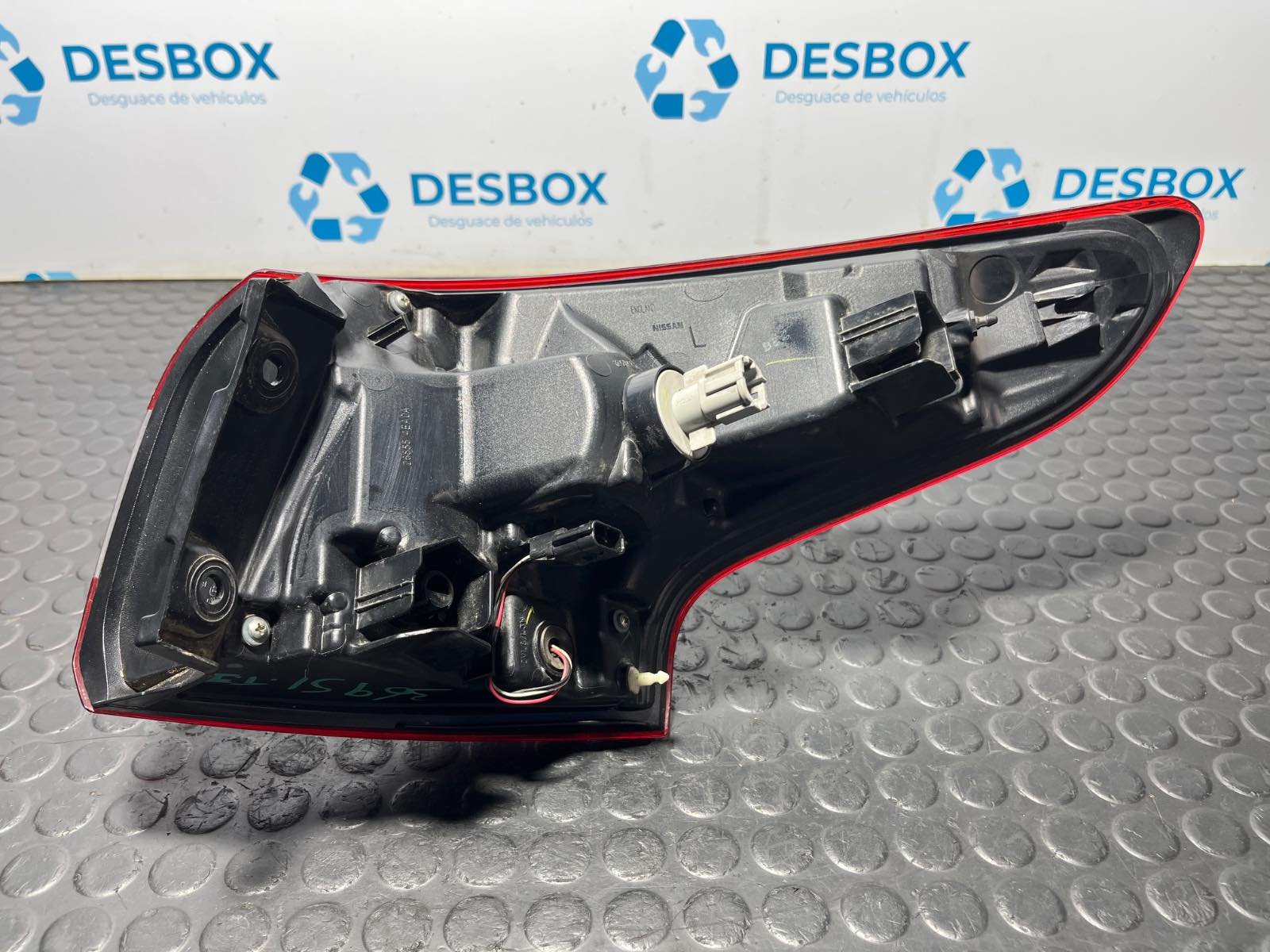PILOTO TRASERO IZQUIERDO NISSAN QASHQAI (J11) - recambio desguace - vista 2