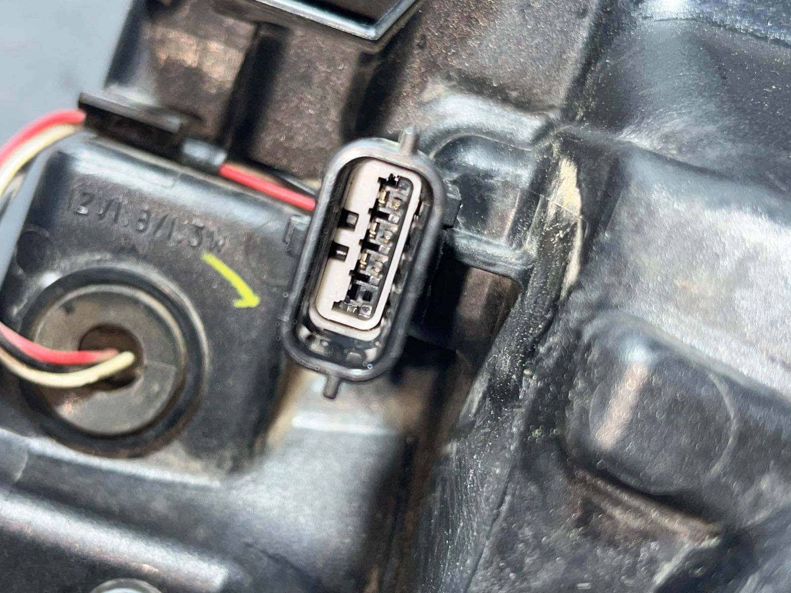 PILOTO TRASERO IZQUIERDO NISSAN QASHQAI (J11) - recambio desguace - vista 4