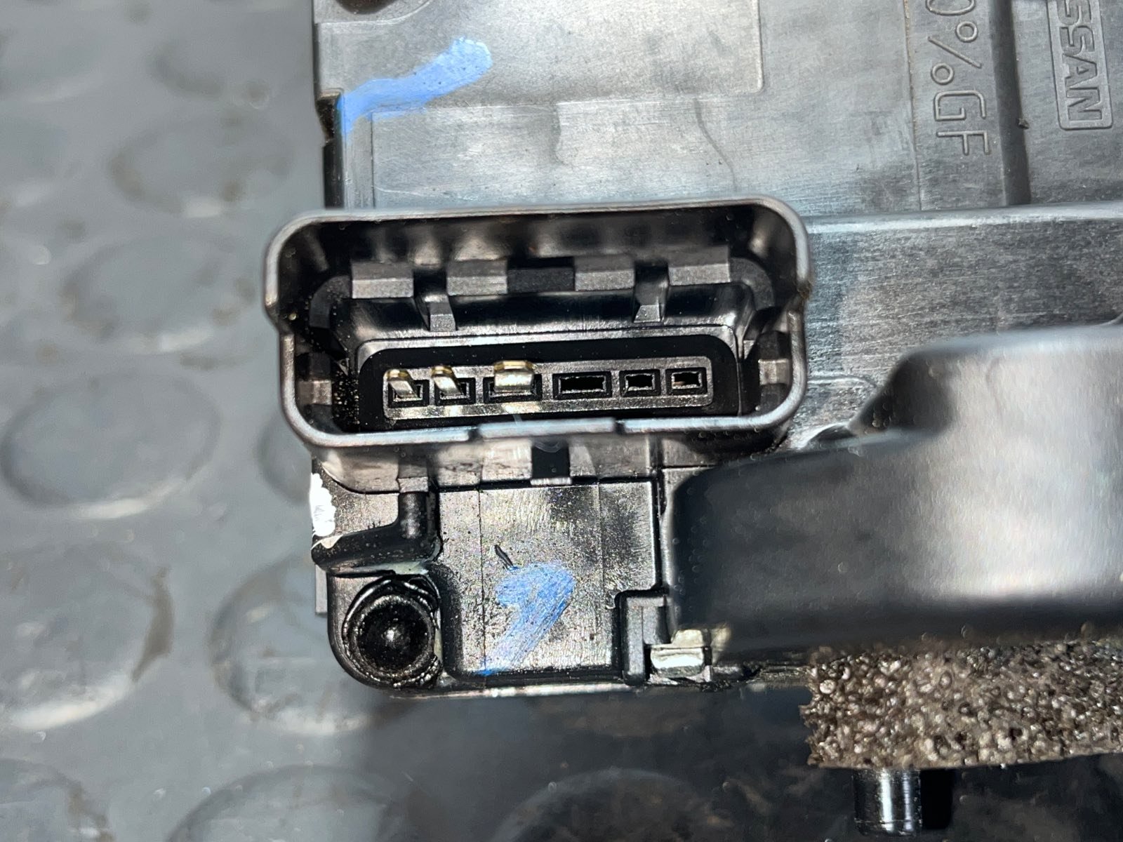 CERRADURA PUERTA TRASERA DERECHA NISSAN QASHQAI (J11) - recambio desguace - vista 4