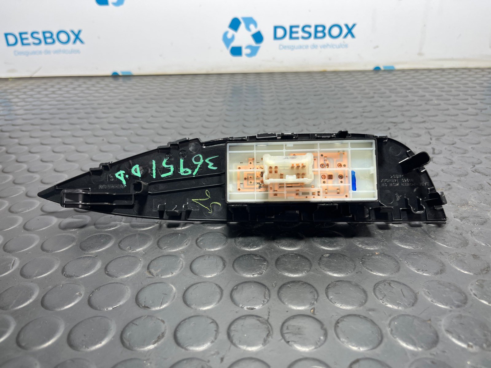 MANDO ELEVALUNAS DELANTERO DERECHO NISSAN QASHQAI (J11) - recambio desguace - vista 3
