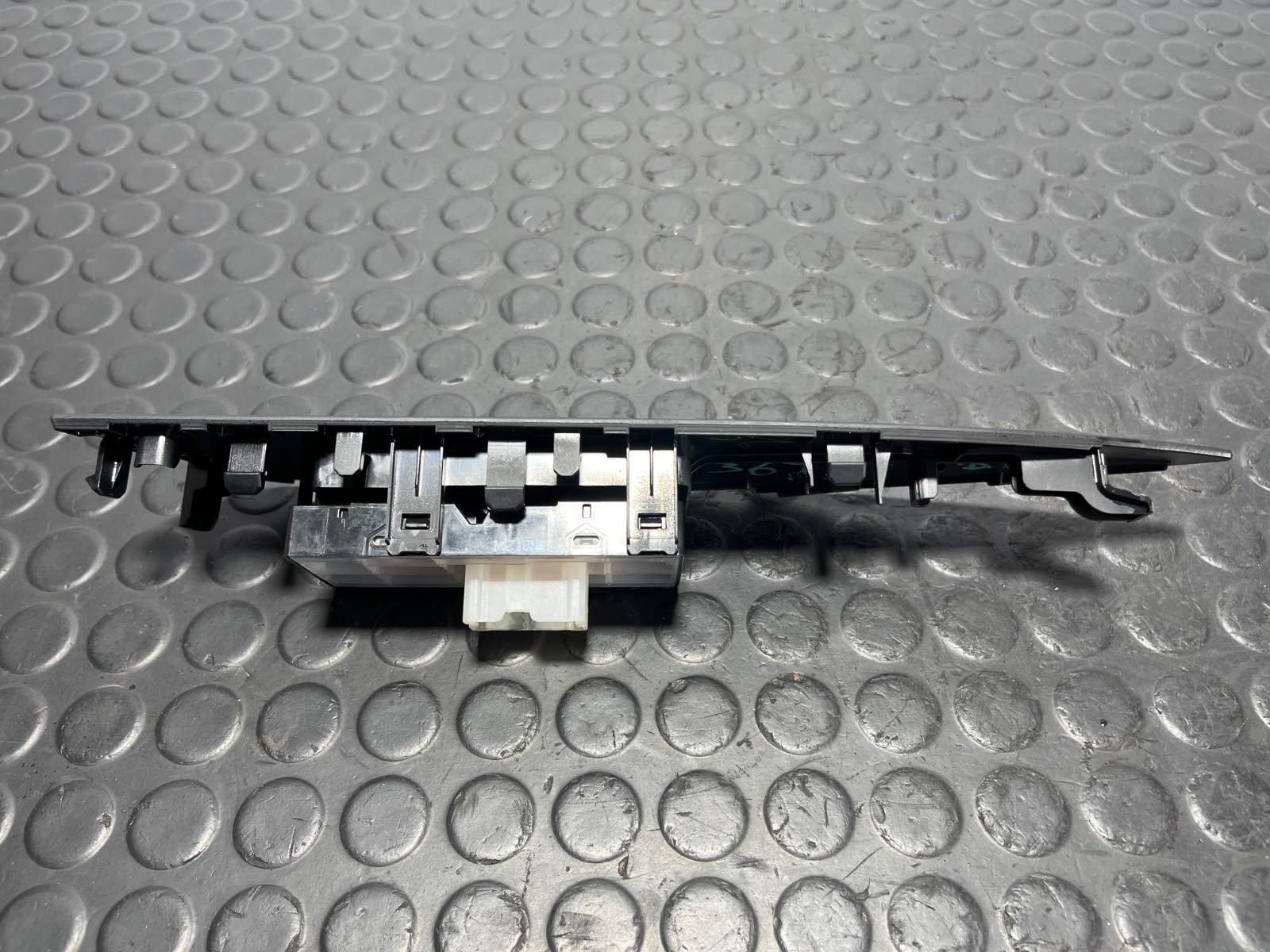 MANDO ELEVALUNAS DELANTERO DERECHO NISSAN QASHQAI (J11) - recambio desguace - vista 5