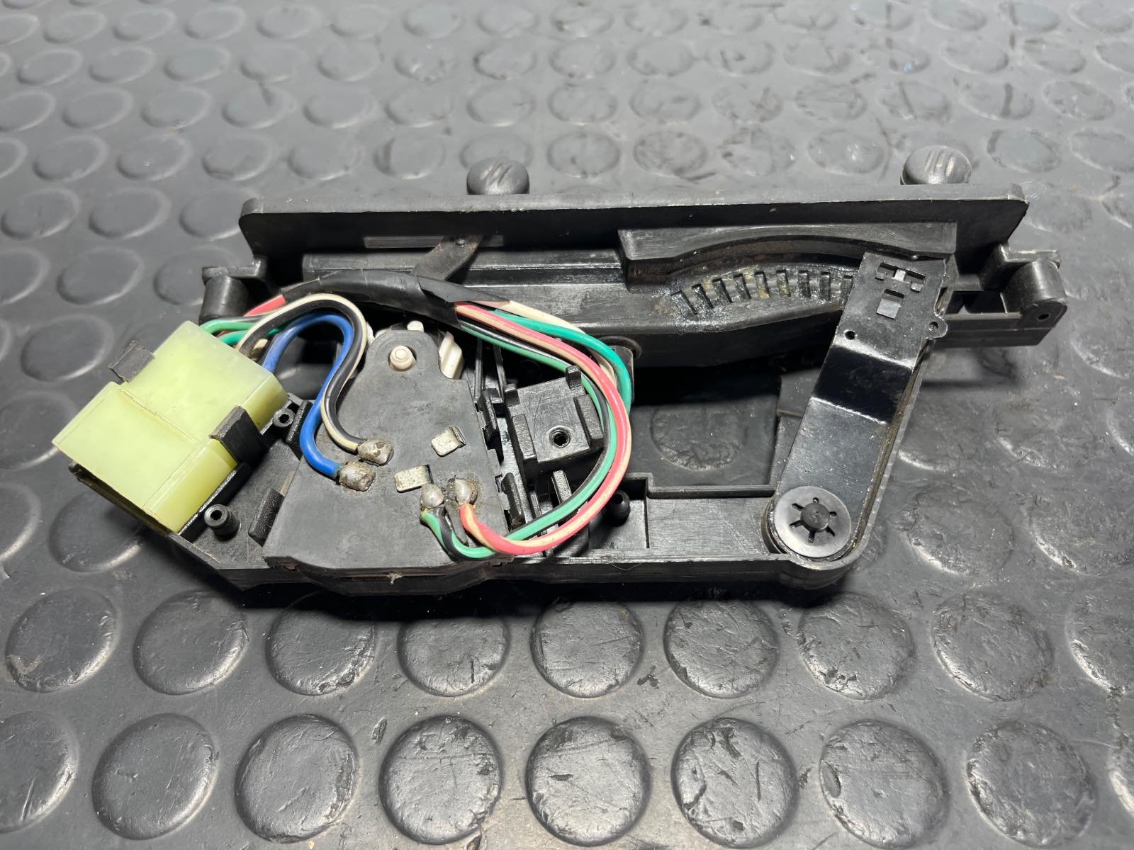 MANDO CALEFACCION / AIRE ACONDICIONADO PIAGGIO (VESPA) PORTER Caja/Chasis - recambio desguace - vista 2