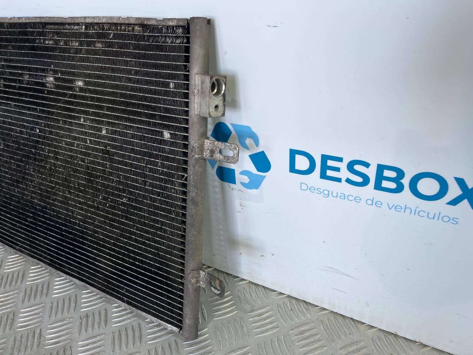 CONDENSADOR / RADIADOR  AIRE ACONDICIONADO IVECO DAILY VI Caja/Chasis - recambio desguace - vista 3