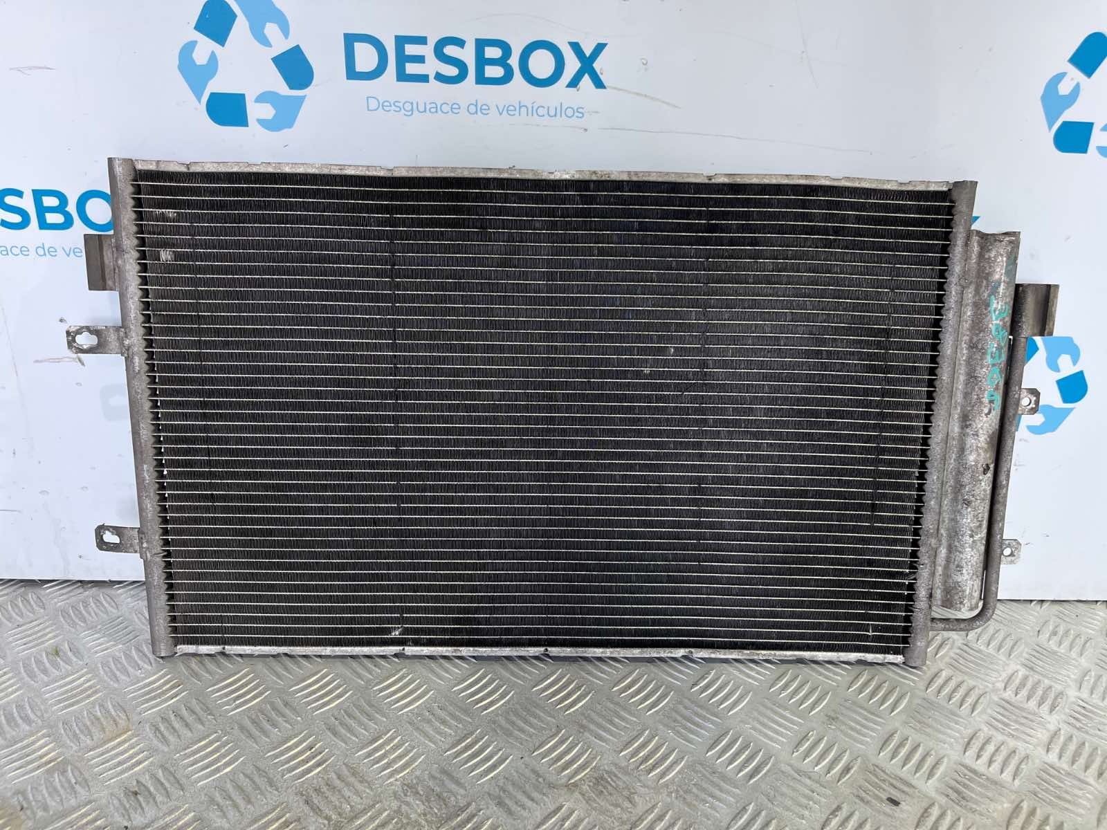 CONDENSADOR / RADIADOR  AIRE ACONDICIONADO IVECO DAILY VI Caja/Chasis - recambio desguace - vista 4
