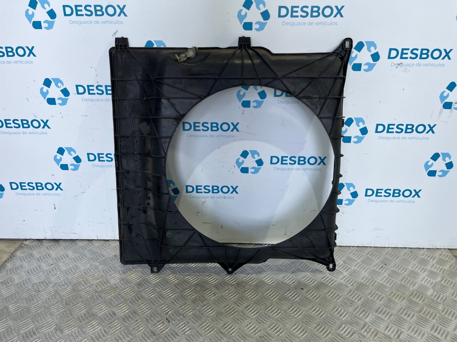 CALANDRA DELANTERA DE RADIADOR IVECO DAILY VI Caja/Chasis - recambio desguace