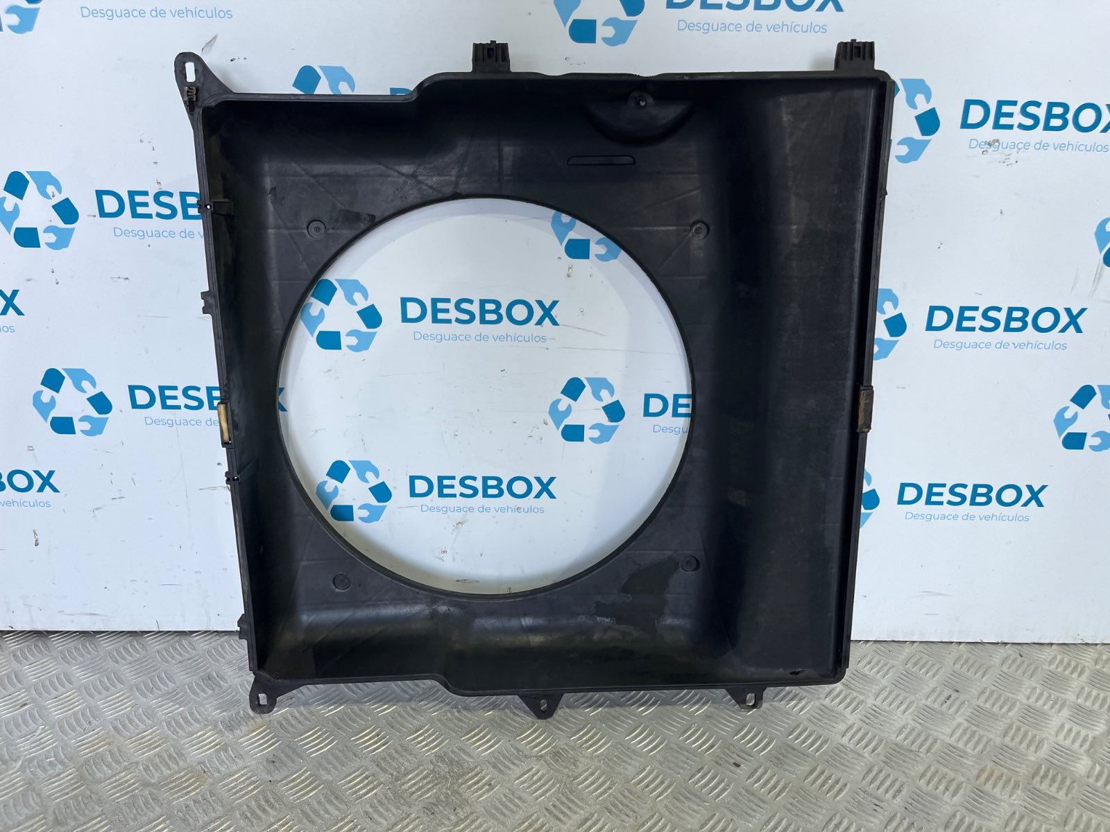 CALANDRA DELANTERA DE RADIADOR IVECO DAILY VI Caja/Chasis - recambio desguace - vista 2