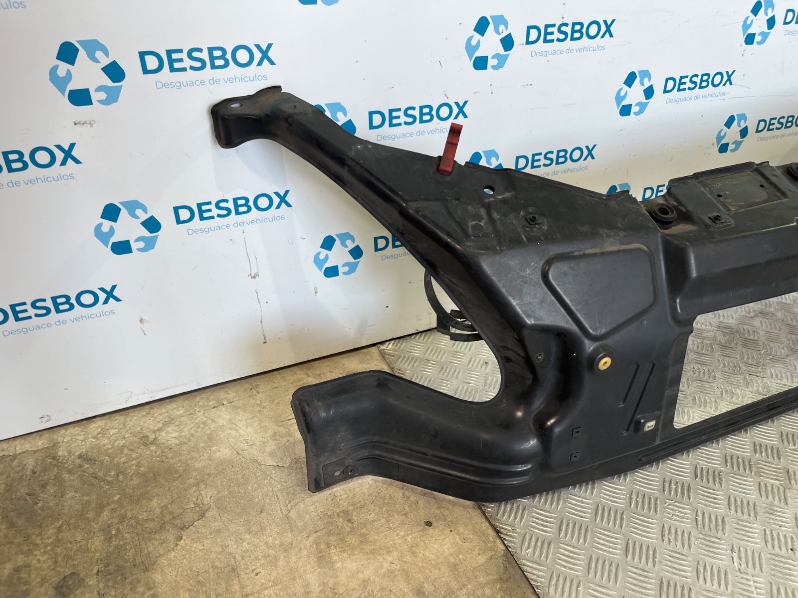 PANEL FRONTAL IVECO DAILY VI Caja/Chasis - recambio desguace - vista 3