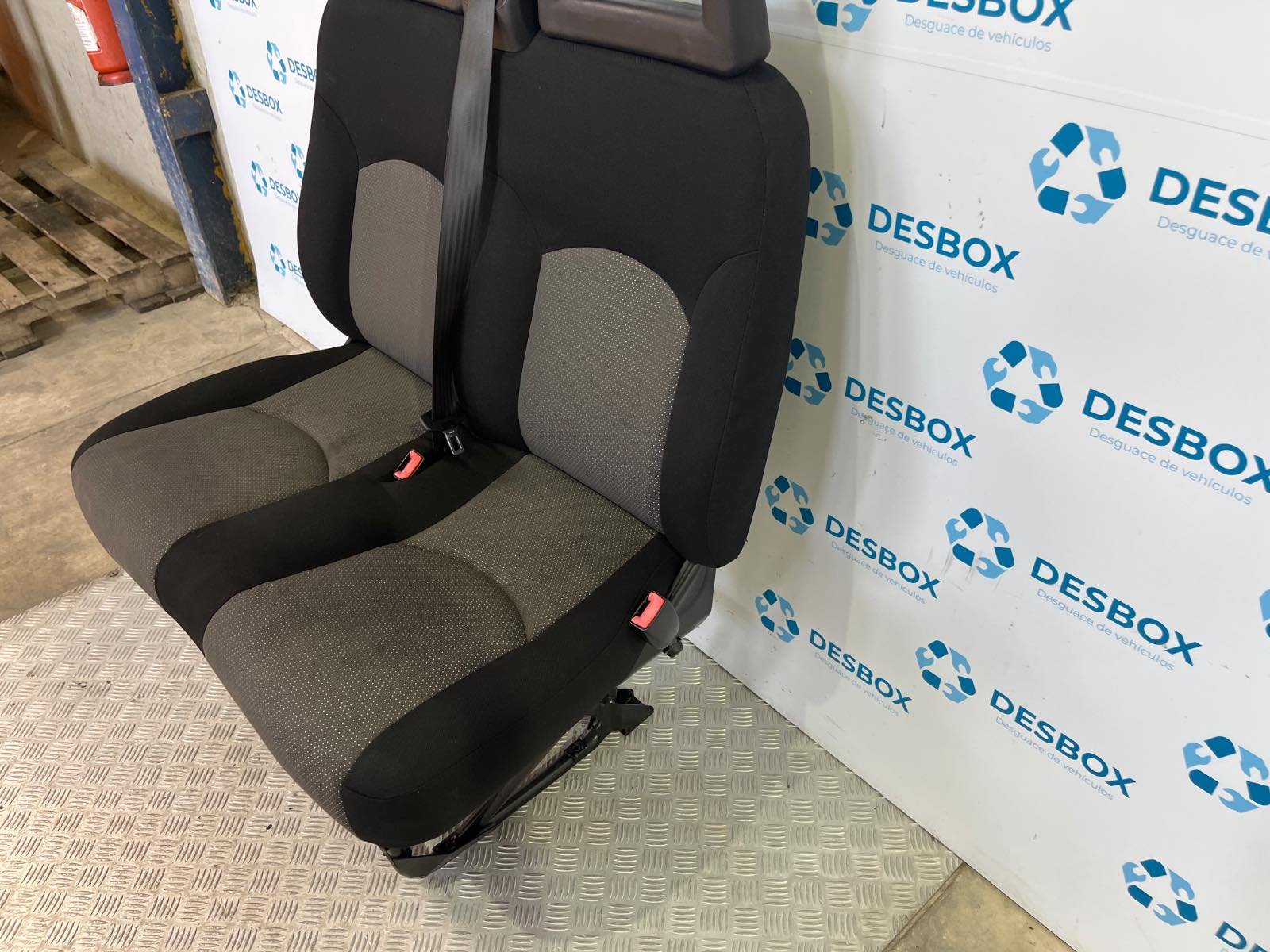 ASIENTO DELANTERO DERECHO IVECO DAILY VI Caja/Chasis - recambio desguace - vista 4
