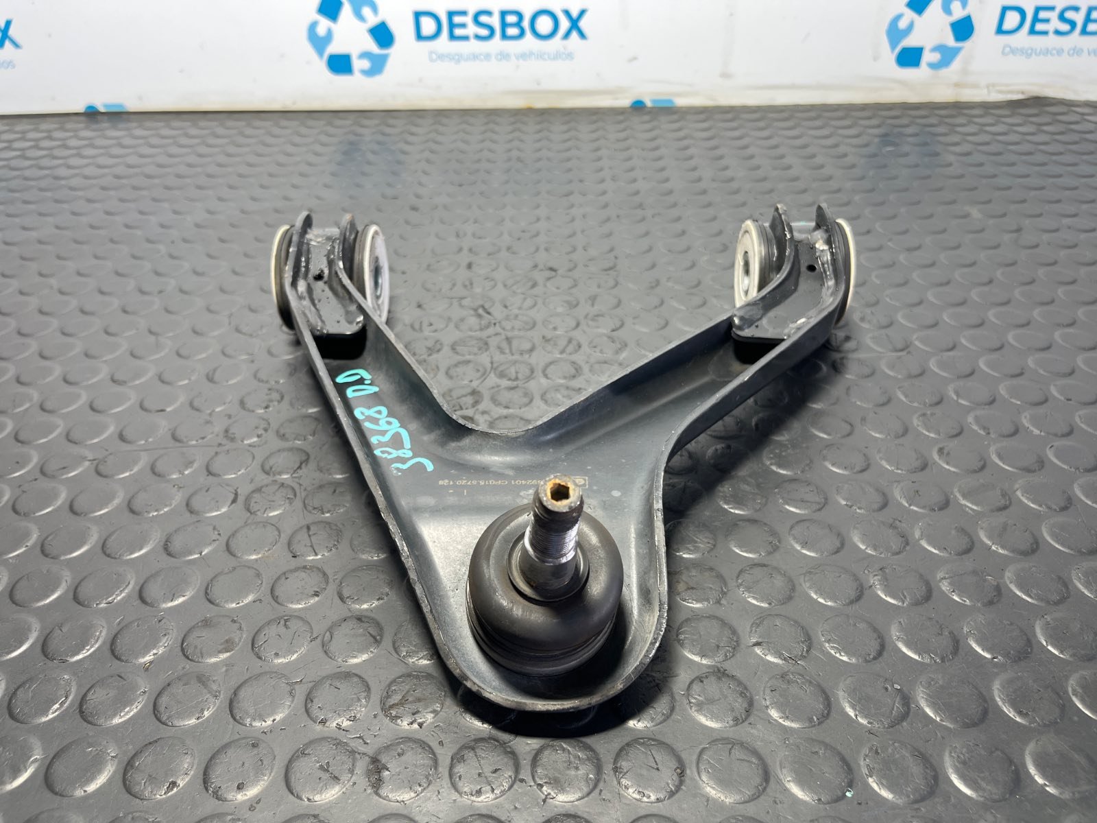 BRAZO DERECHO SUPERIOR DELANTERO IVECO DAILY VI Caja/Chasis - recambio desguace