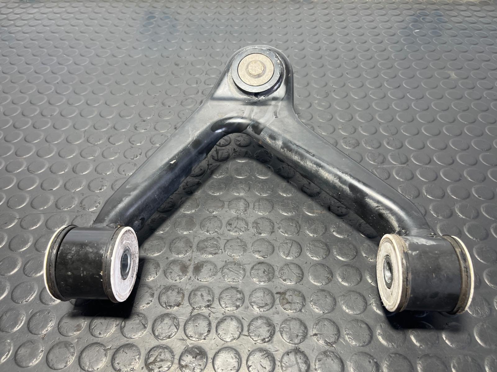 BRAZO DERECHO SUPERIOR DELANTERO IVECO DAILY VI Caja/Chasis - recambio desguace - vista 4