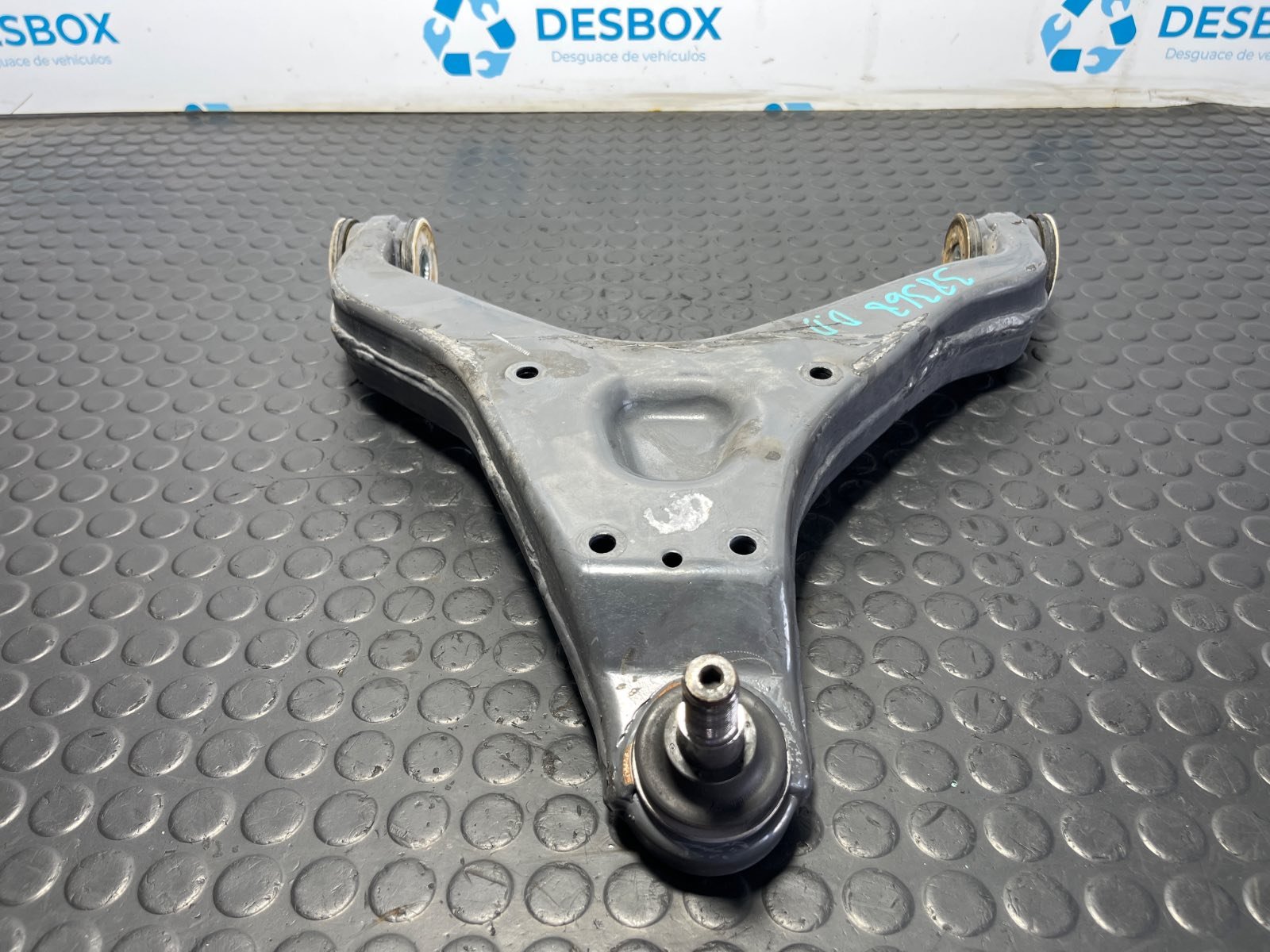 BRAZO DERECHO INFERIOR DELANTERO IVECO DAILY VI Caja/Chasis - recambio desguace