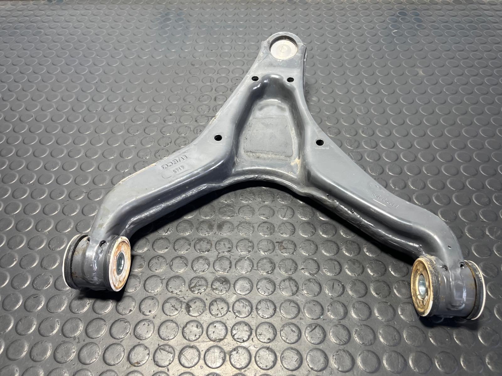 BRAZO DERECHO INFERIOR DELANTERO IVECO DAILY VI Caja/Chasis - recambio desguace - vista 4