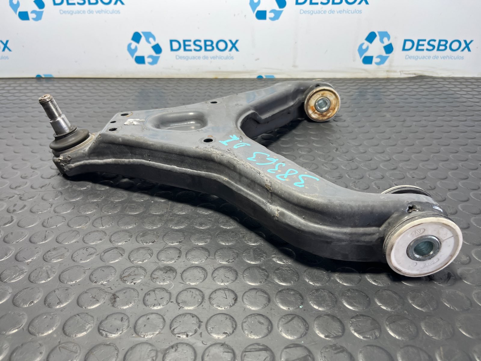 BRAZO IZQUIERDO INFERIOR DELANTERO IVECO DAILY VI Caja/Chasis - recambio desguace - vista 3