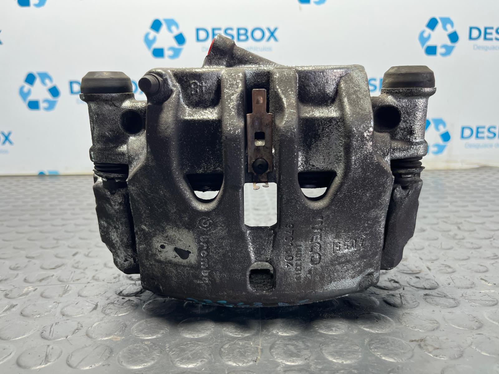PINZA DE FRENO DELANTERA IZQUIERDA IVECO DAILY VI Caja/Chasis - recambio desguace