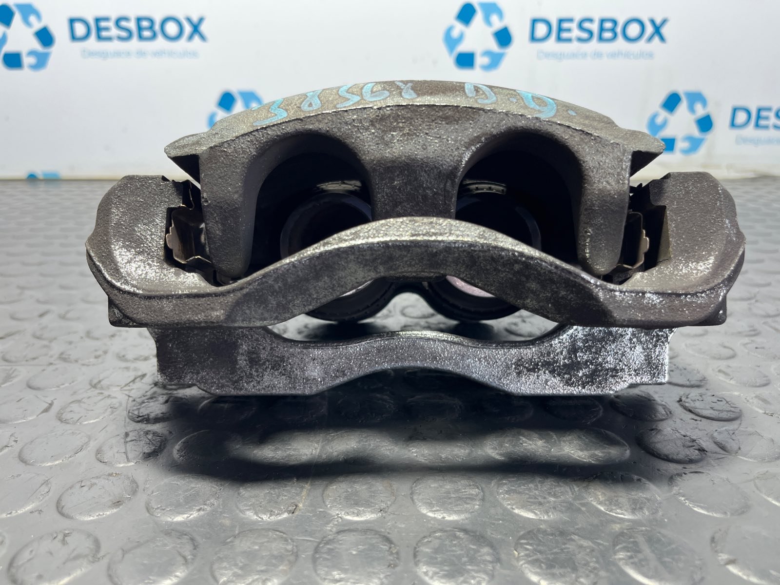 PINZA DE FRENO DELANTERA DERECHA IVECO DAILY VI Caja/Chasis - recambio desguace - vista 2