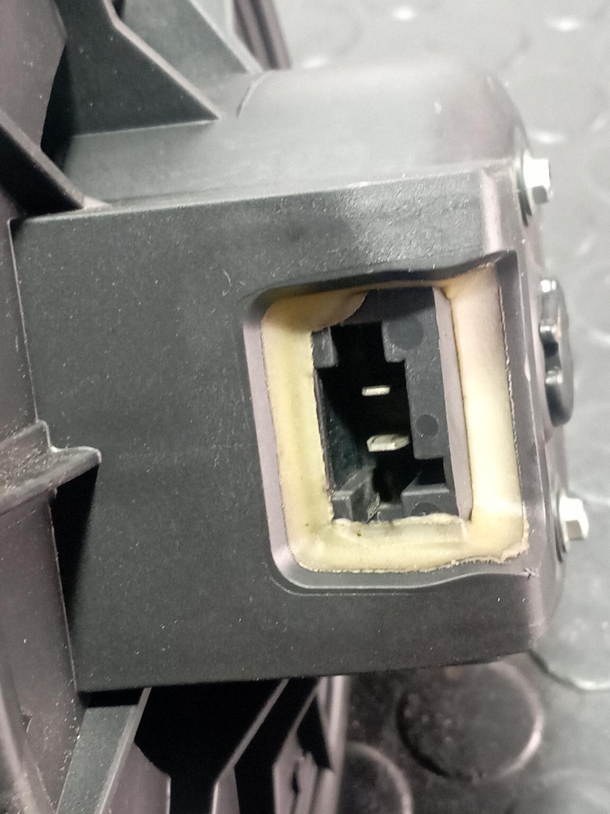 MOTOR CALEFACCION IVECO DAILY VI Caja/Chasis - recambio desguace - vista 3
