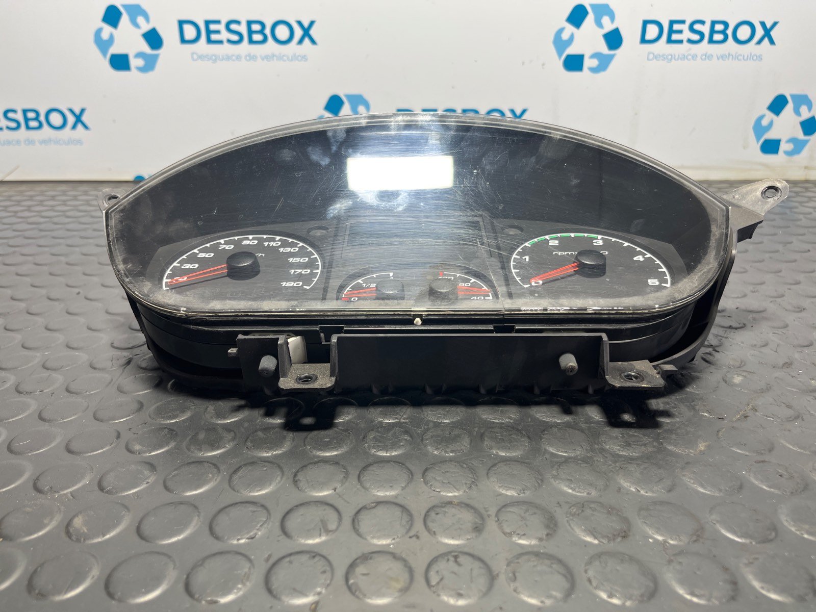 CUADRO INSTRUMENTOS IVECO DAILY VI Caja/Chasis - recambio desguace - vista 5