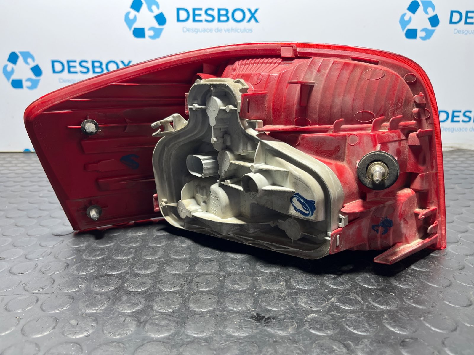 PILOTO TRASERO DERECHO AUDI A3 (8P) - recambio desguace - vista 4