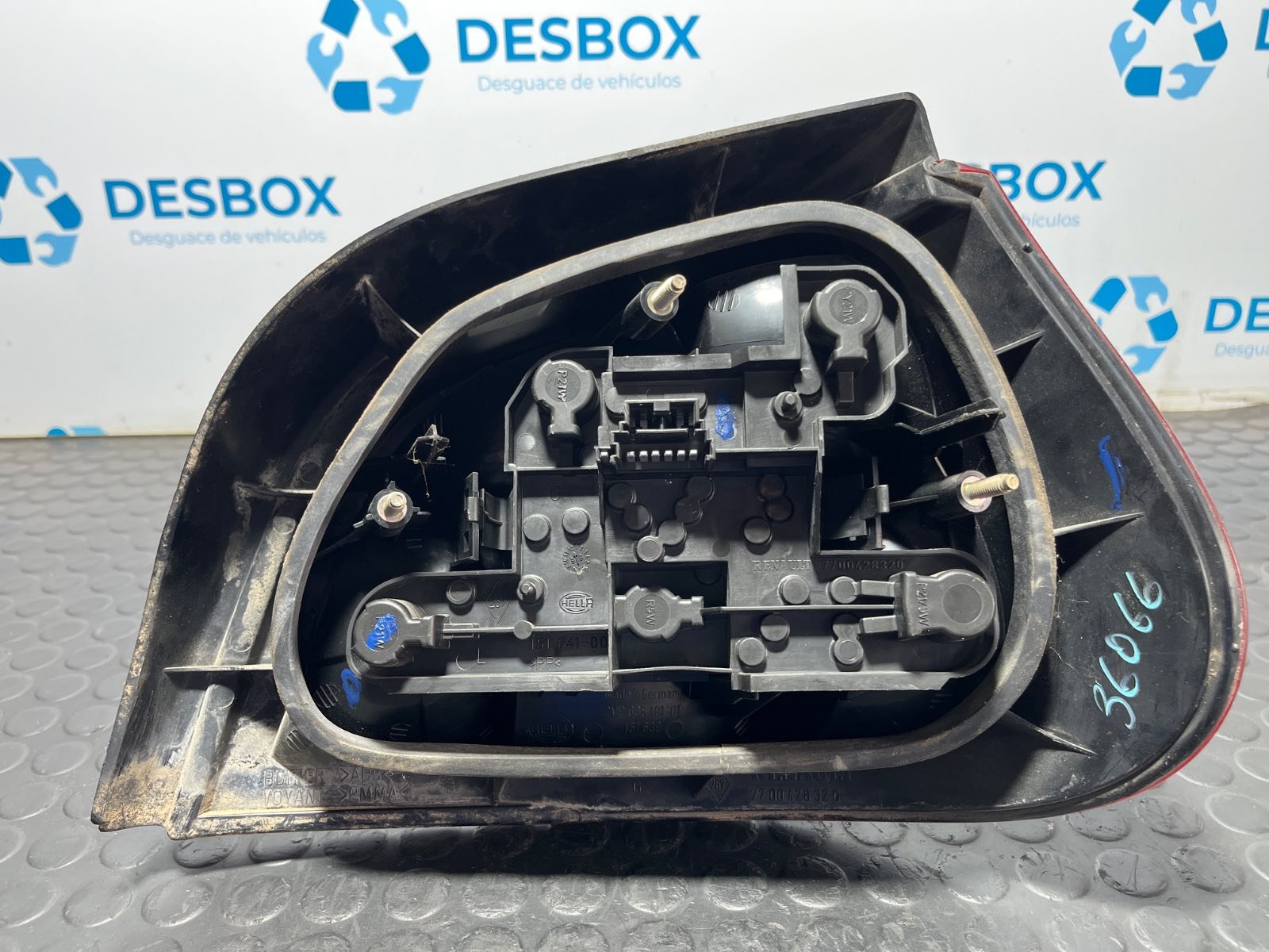 PILOTO TRASERO IZQUIERDO RENAULT MEGANE I FASE 2 GANDTOUR (KA..) - recambio desguace - vista 4