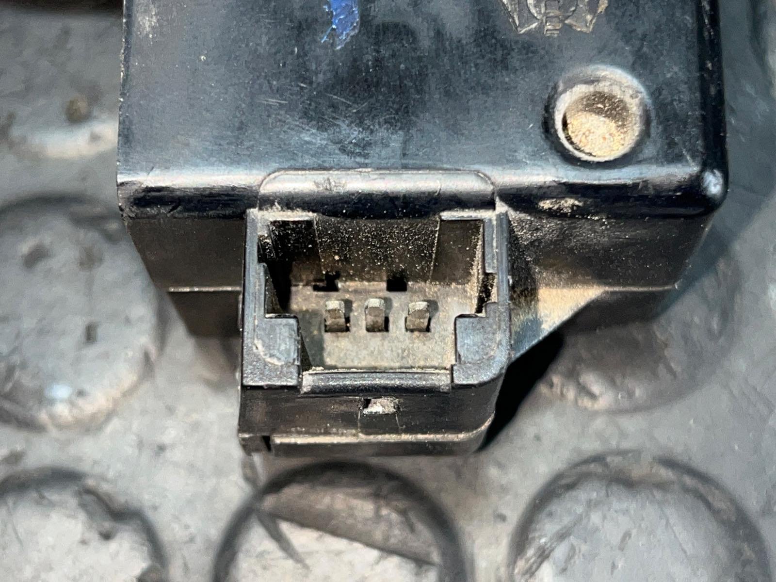 CERRADURA MALETERO / PORTON FIAT ULYSSE (179) - recambio desguace - vista 4