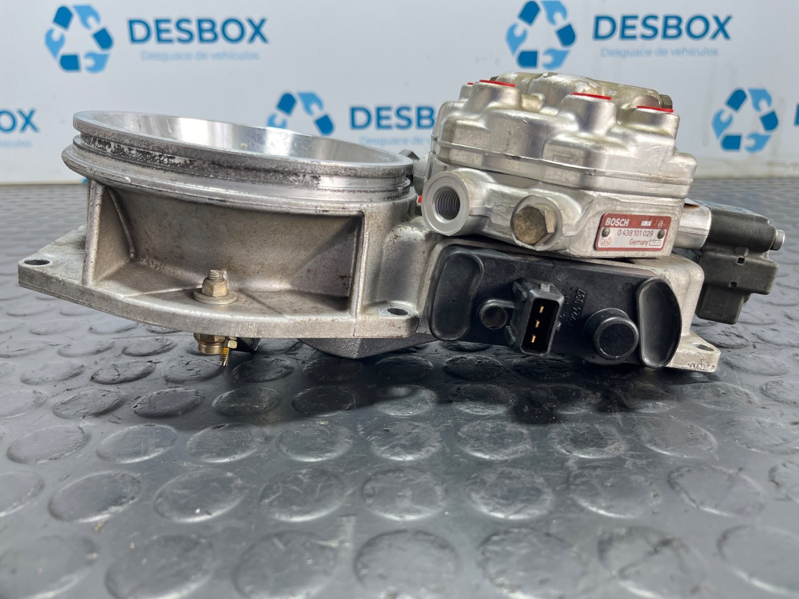 CABEZAL INYECCION AUDI 100 C4 Sedán - recambio desguace - vista 4