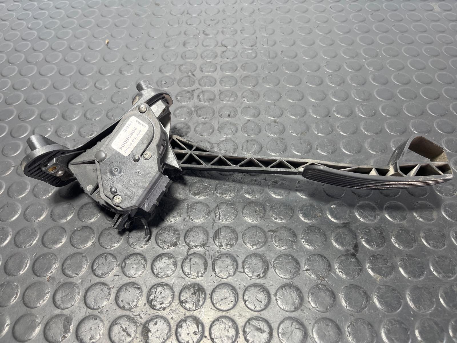 POTENCIOMETRO PEDAL VOLVO S60 BERLINA - recambio desguace - vista 2