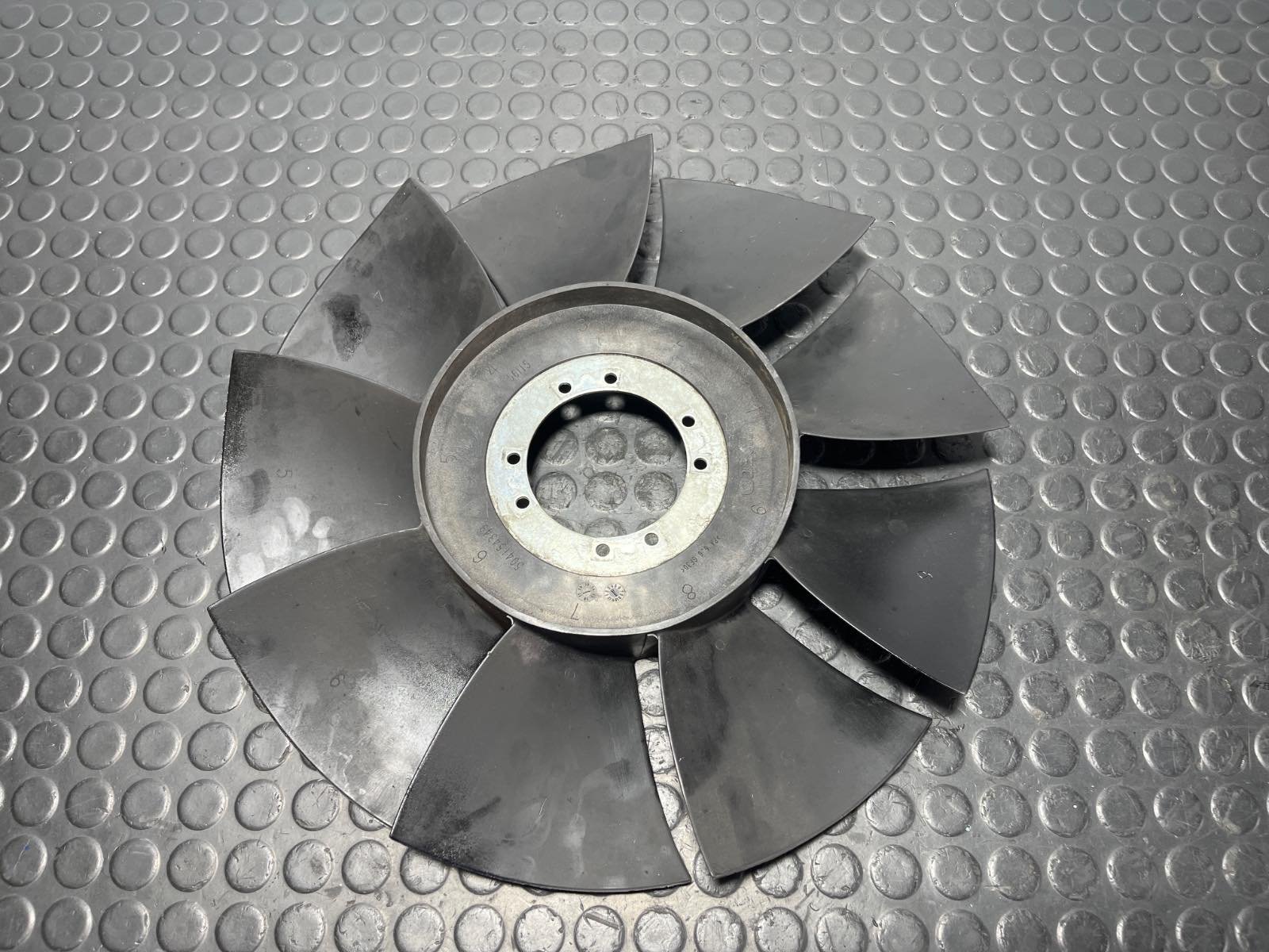 VENTILADOR VISCOSO MOTOR IVECO DAILY VI Caja/Chasis - recambio desguace - vista 3
